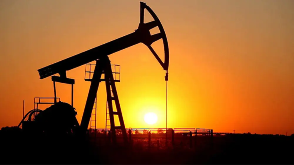 Нефть резко подешевела после решения Трампа: что теперь будет с тенге и экономикой Казахстана