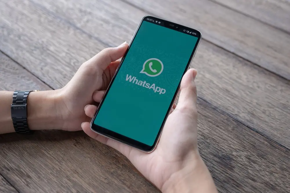 WhatsApp научился анализировать таблицы и презентации: как это работает